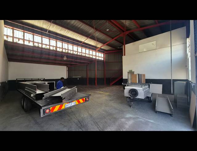 219M² WAREHOUSE TO LET IN JET PARK